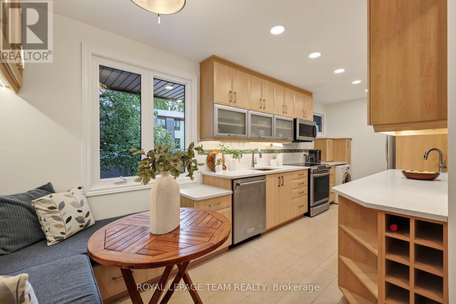 #30 655 RICHMOND ROAD - 12