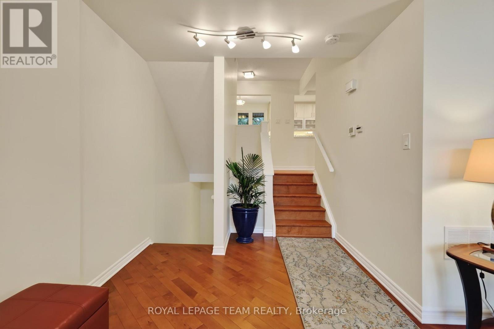#30 655 RICHMOND ROAD - 8