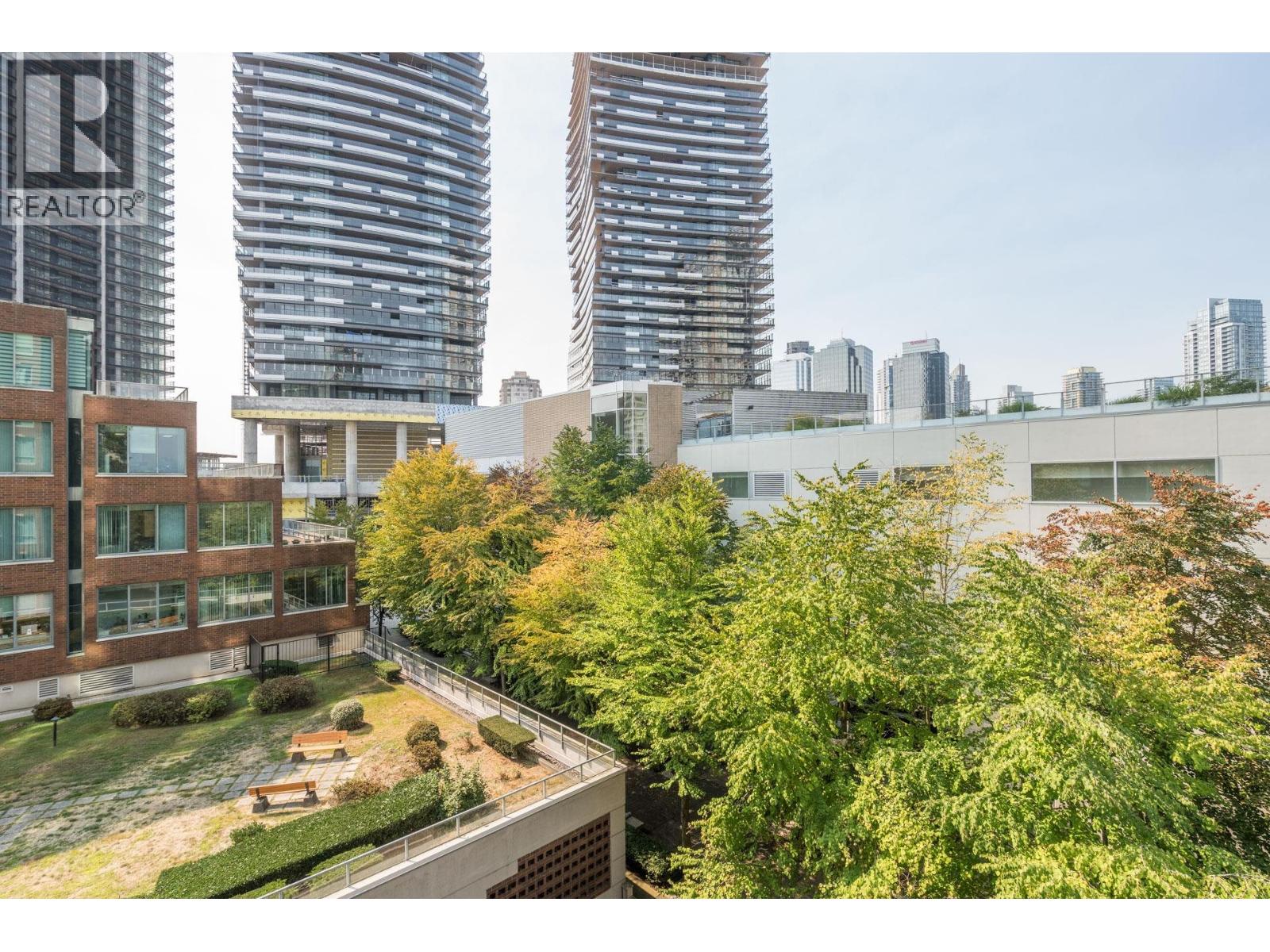 602 4888 HAZEL STREET, Burnaby