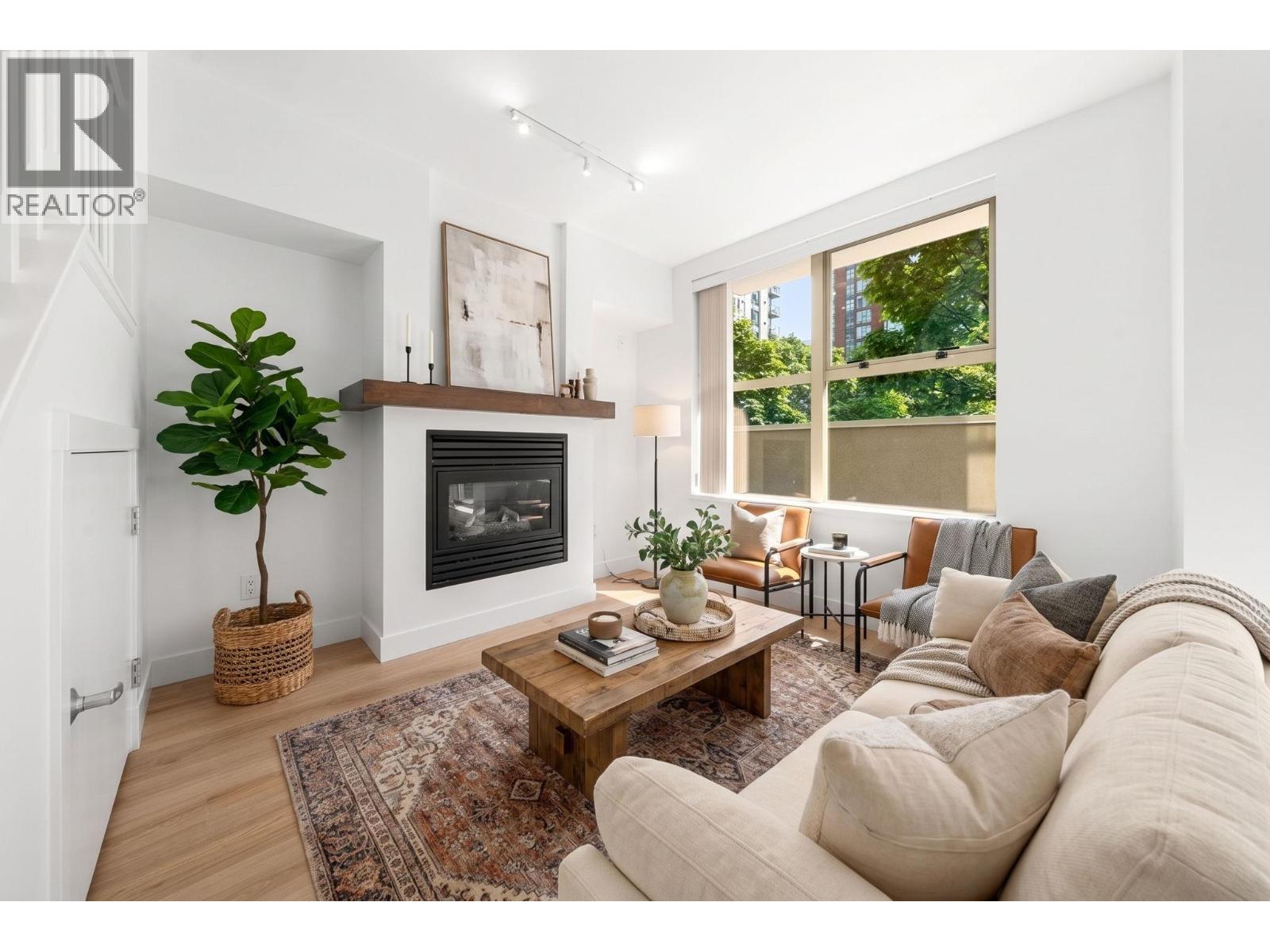 TH9 969 RICHARDS STREET, Vancouver