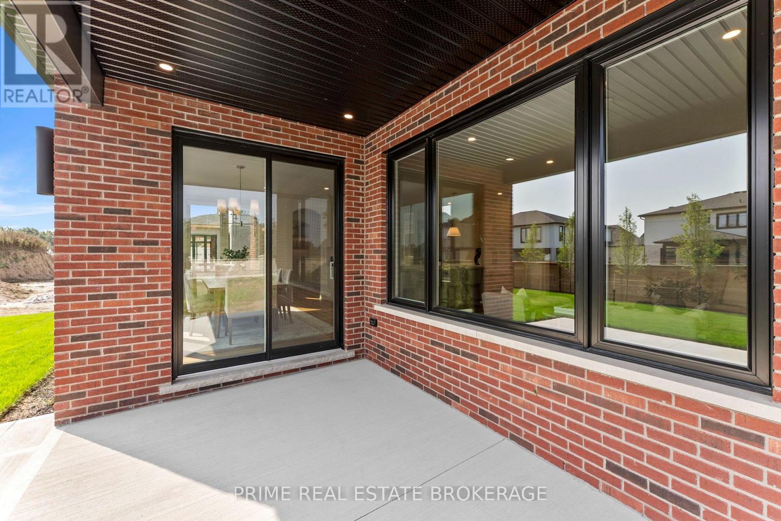 793 VALLEYSTREAM WALK - Image 43