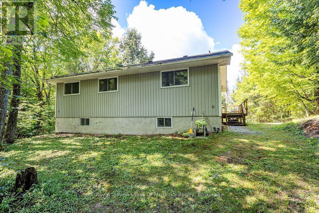 215 SANDWOOD DRIVE - 23