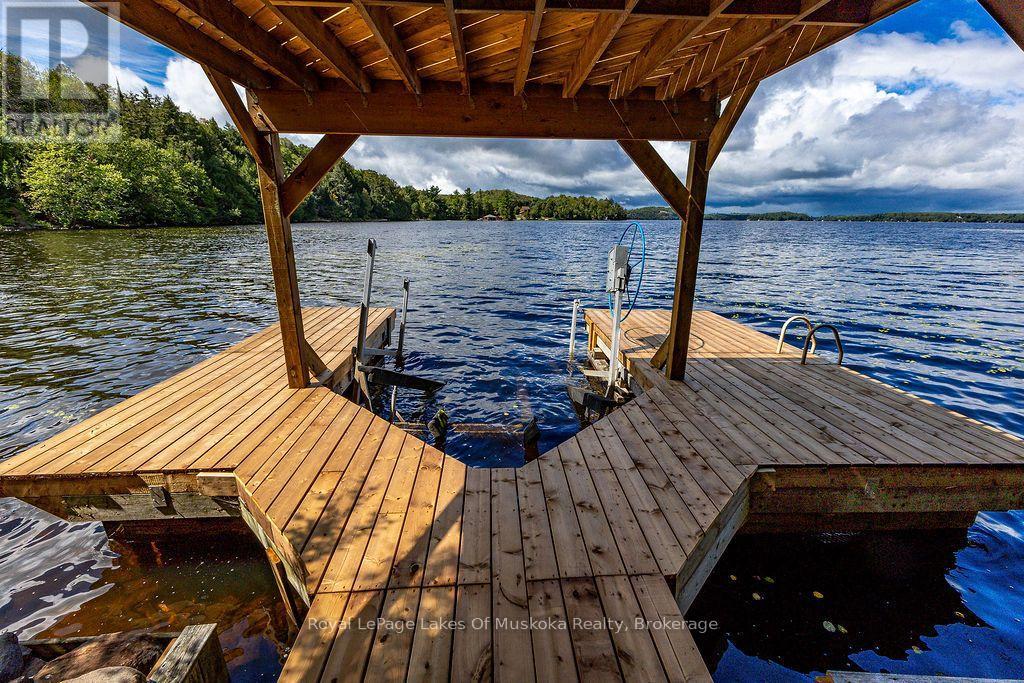 215 SANDWOOD DRIVE - 27