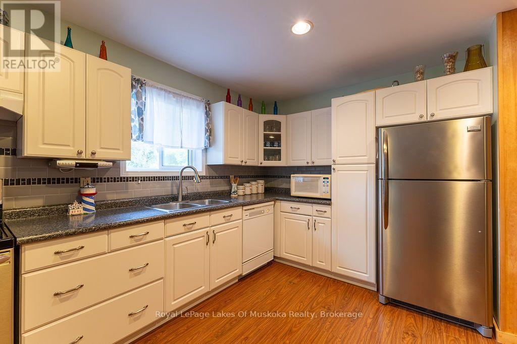 215 SANDWOOD DRIVE - 4