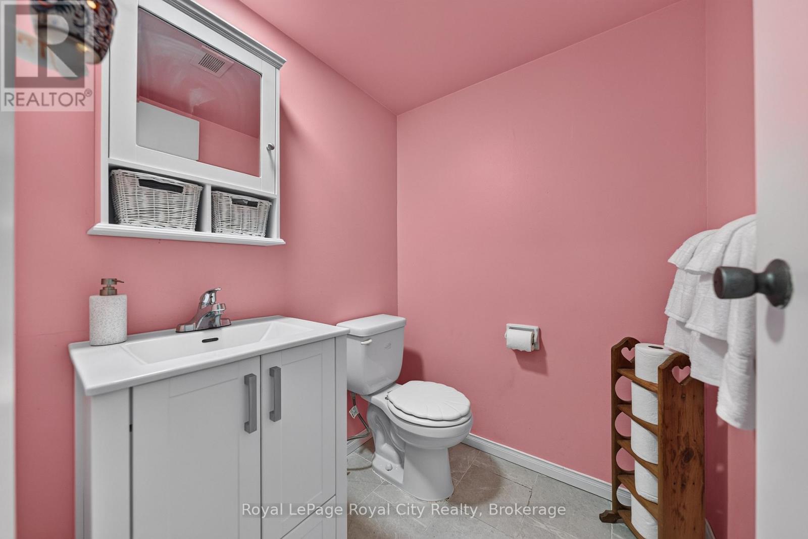 #206 19 WOODLAWN ROAD E - Image 27