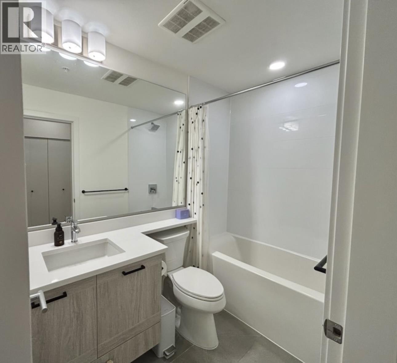 317 7579 16TH STREET, Burnaby
