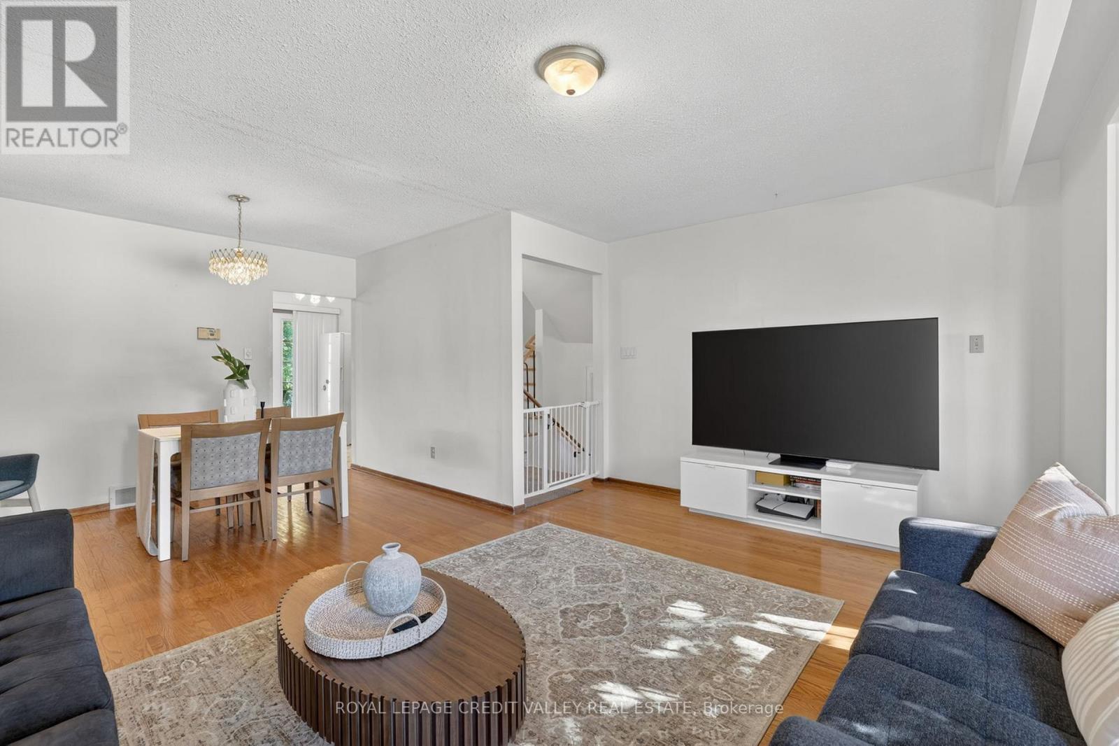 32 FARMINGTON DRIVE - 11