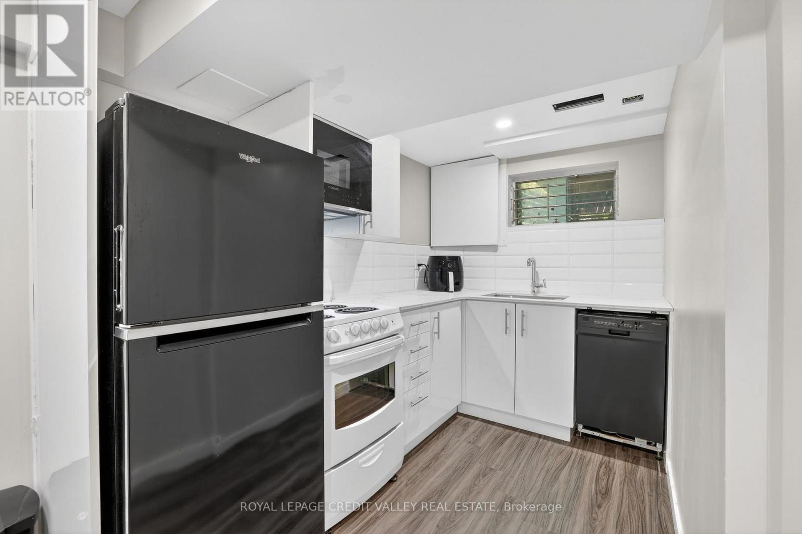32 FARMINGTON DRIVE - Image 35