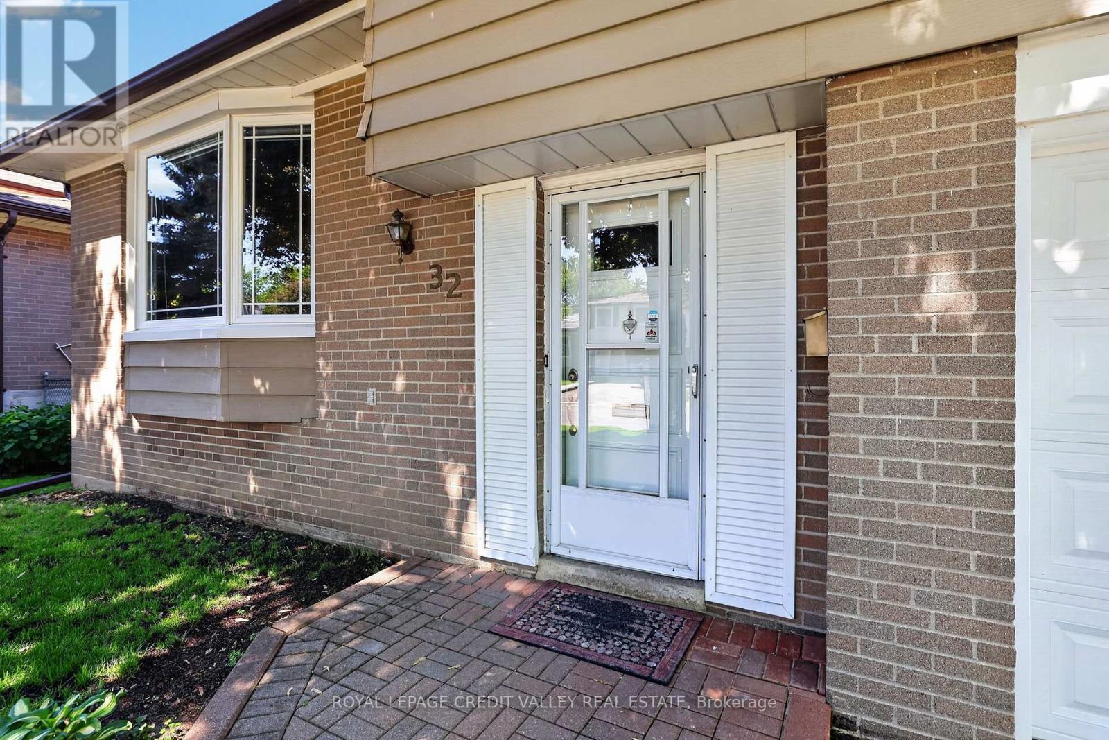 32 FARMINGTON DRIVE - 4