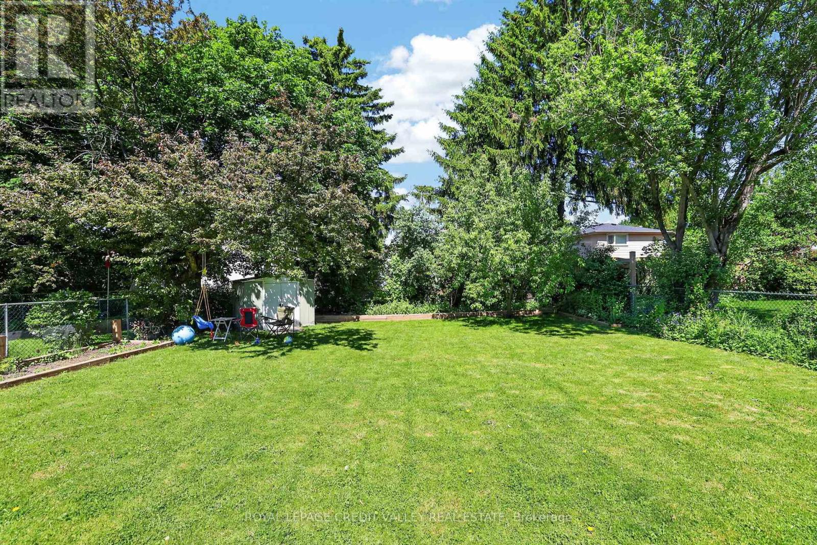 32 FARMINGTON DRIVE - 42