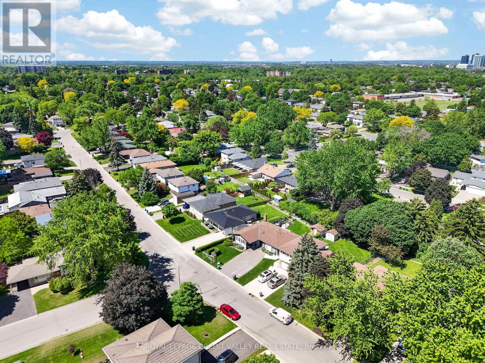 32 FARMINGTON DRIVE - 48