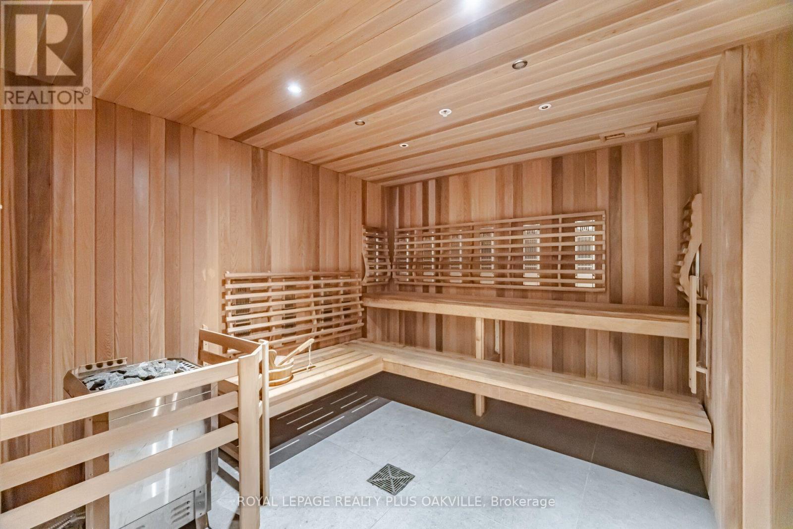 #1509 3079 TRAFALGAR ROAD - 32