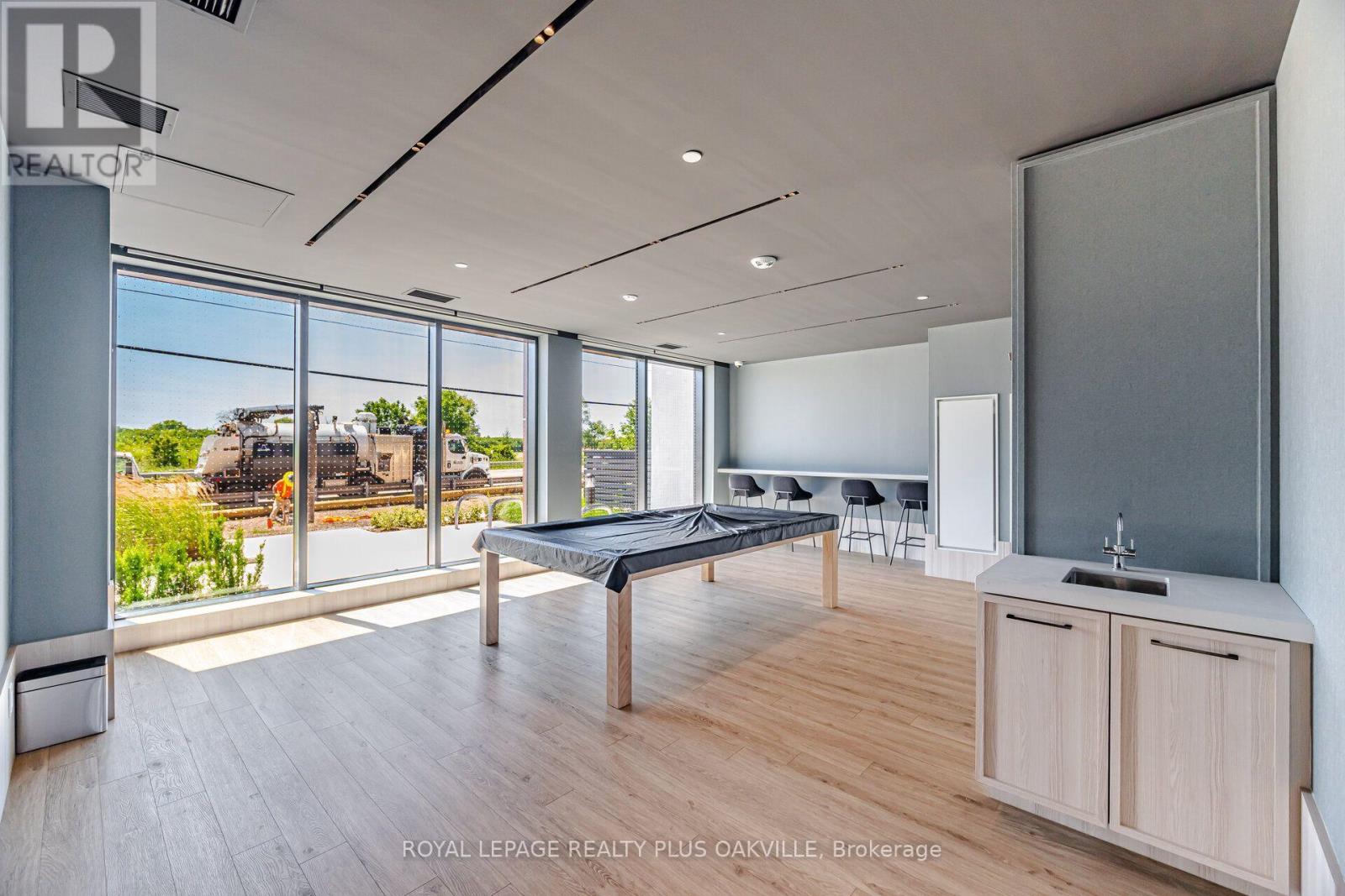 #1509 3079 TRAFALGAR ROAD - 35