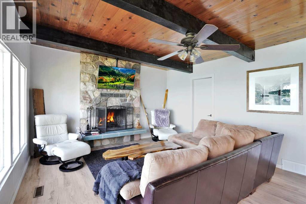 Listing photo – 57 Grand Avenue, Norglenwold