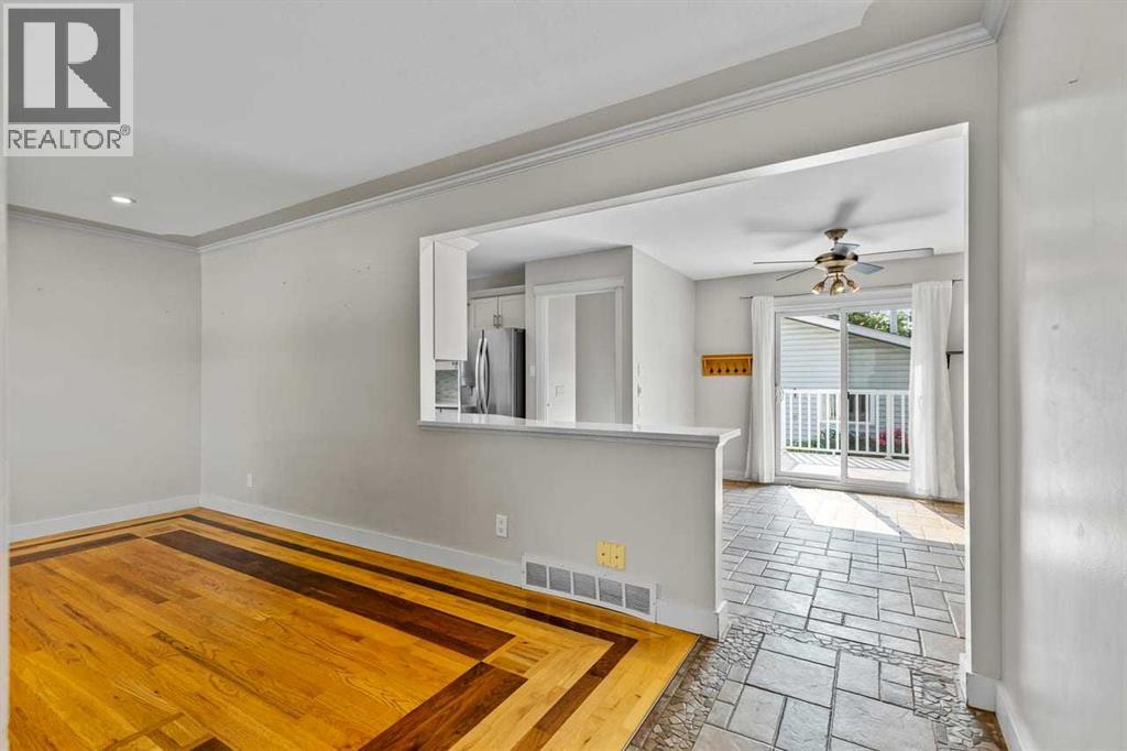 127 Fredson Drive SE, Fairview, Calgary photo 3