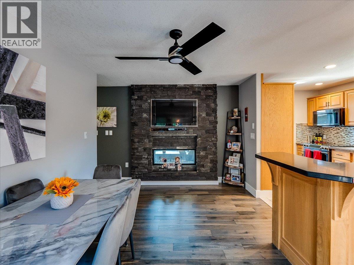 900 7TH Street - 18