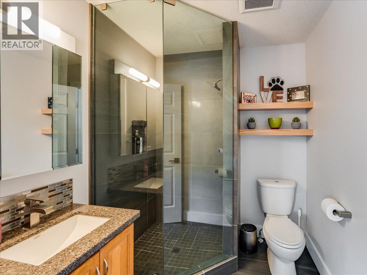 900 7TH Street - 22