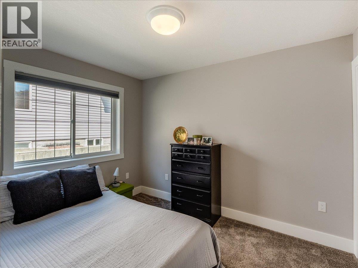 900 7TH Street - 23