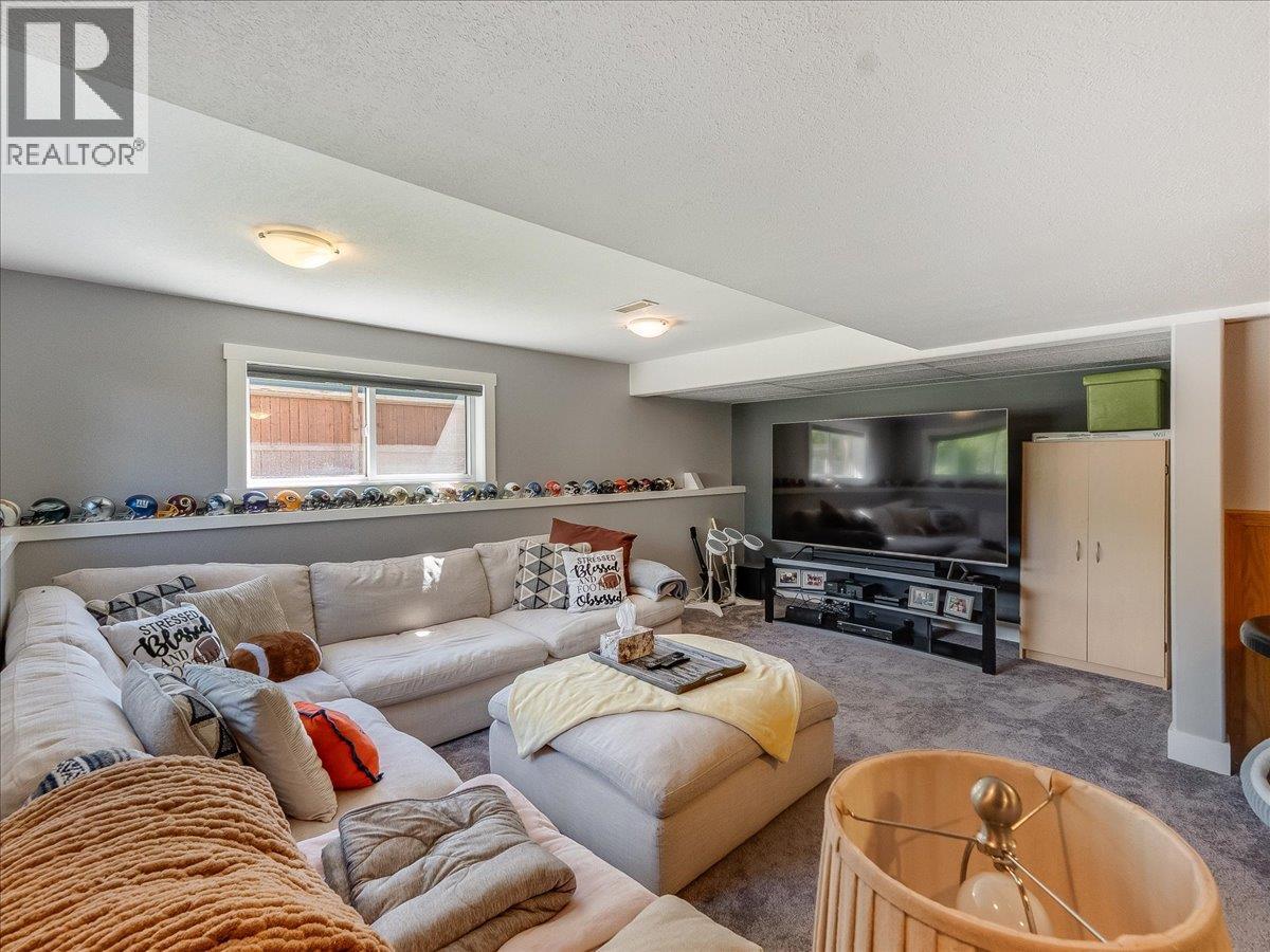 900 7TH Street - 32
