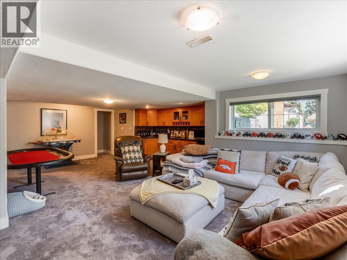 900 7TH Street - 33