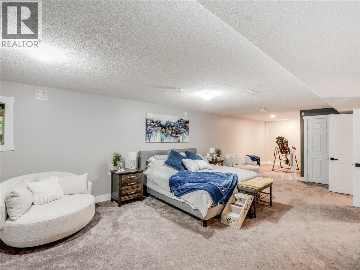 900 7TH Street - 38