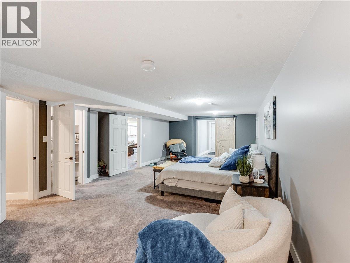900 7TH Street - 39