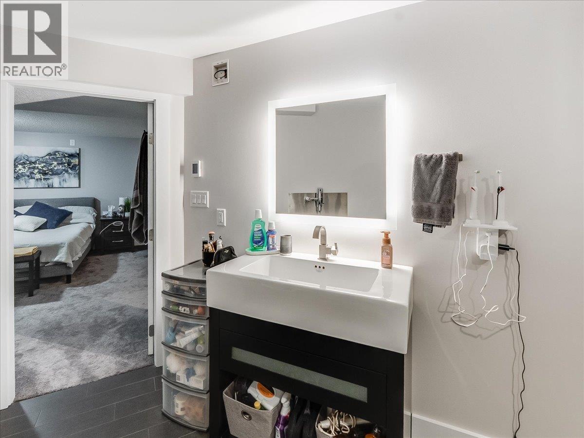 900 7TH Street - 40
