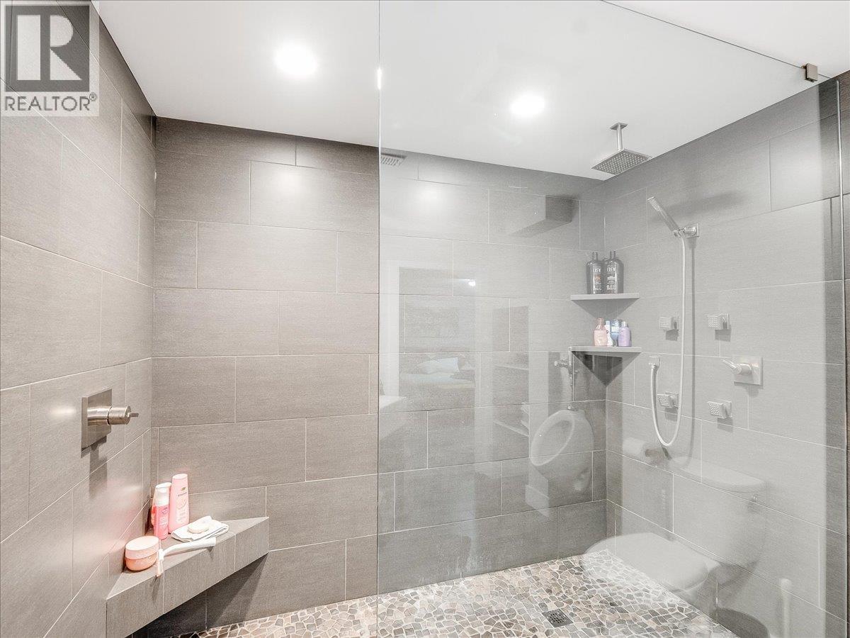 900 7TH Street - 42