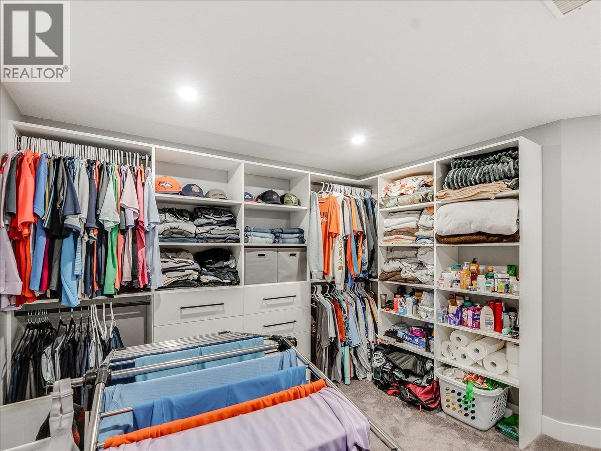 900 7TH Street - 44