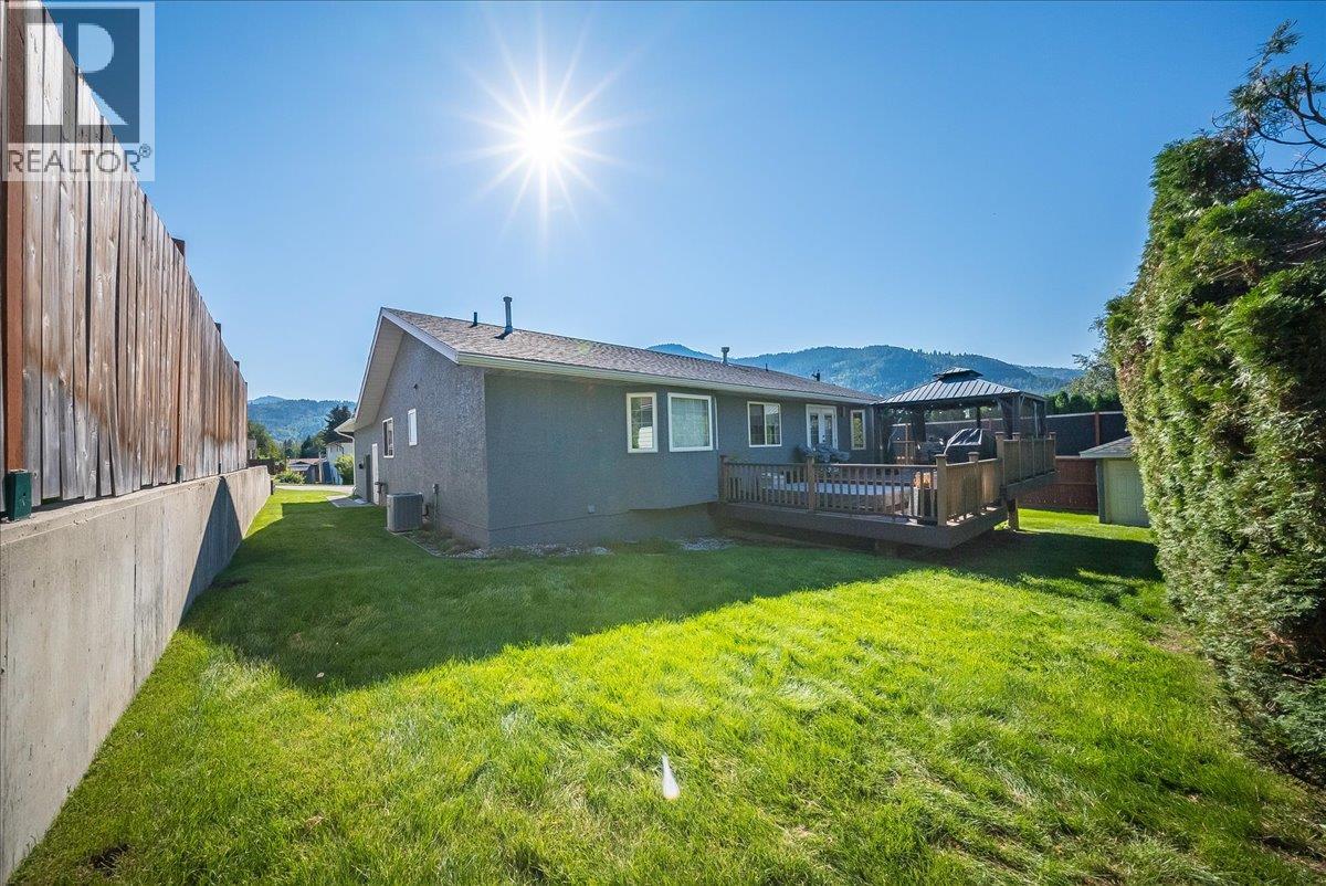 900 7TH Street - 53