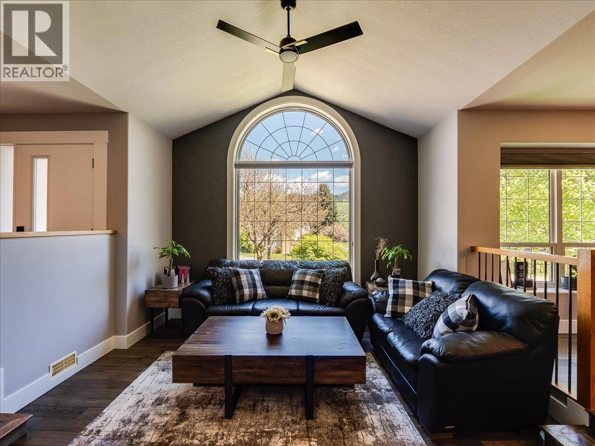 900 7TH Street - 6