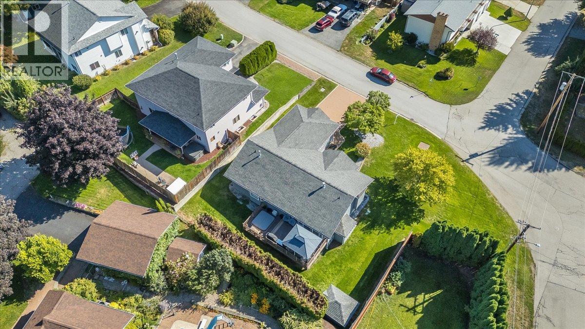 900 7TH Street - 63