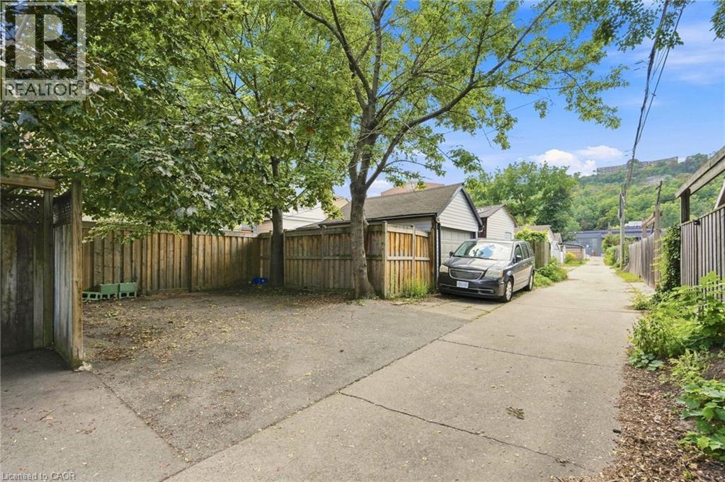 62 CEDAR Avenue - Image 40
