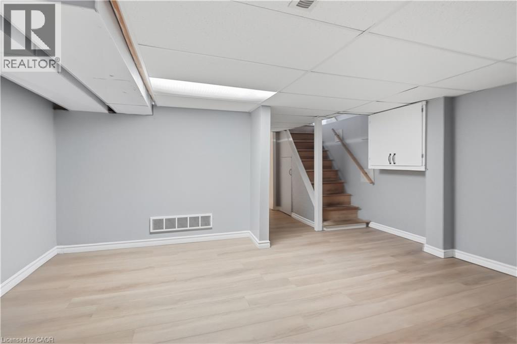 62 CEDAR Avenue - Image 29