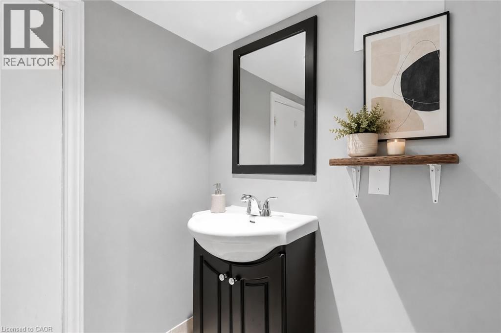 62 CEDAR Avenue - Image 33