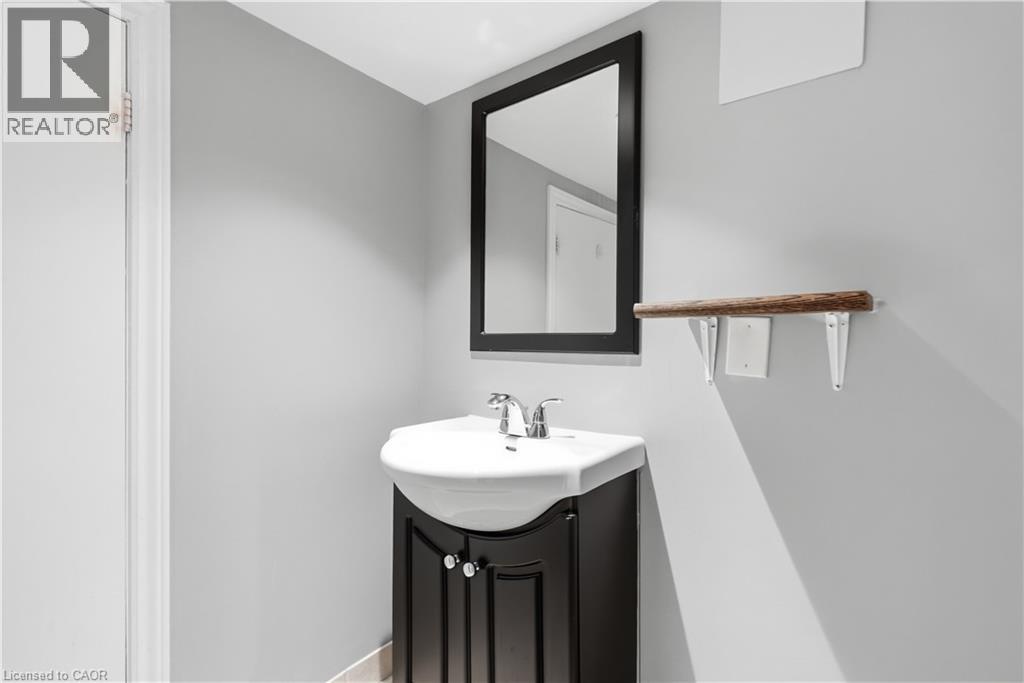 62 CEDAR Avenue - Image 34