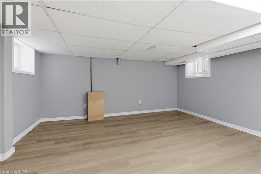 62 CEDAR Avenue - Image 31