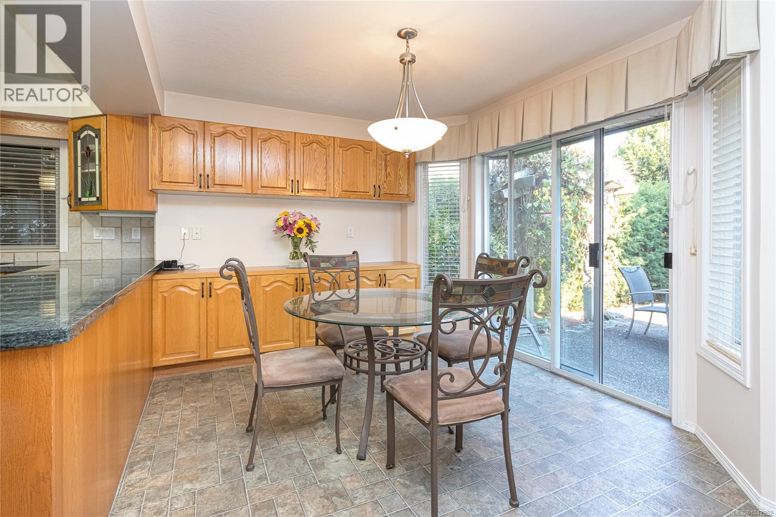  1880 Francisco Terrace, Saanich