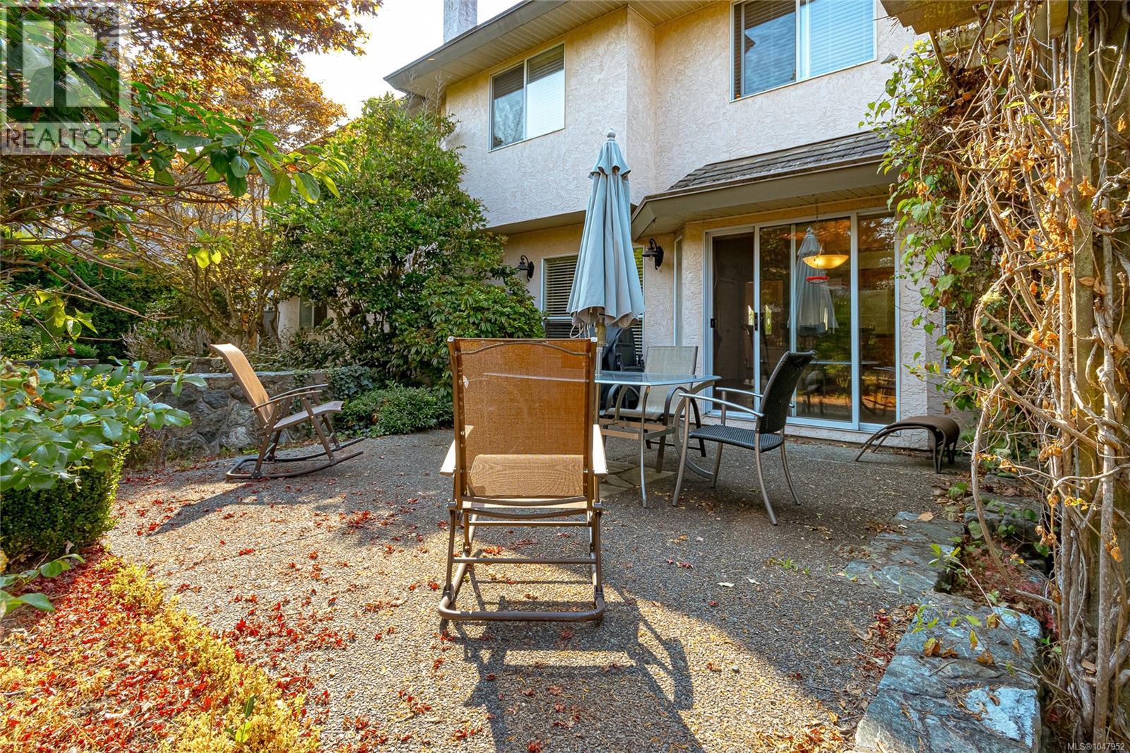  1880 Francisco Terrace, Saanich