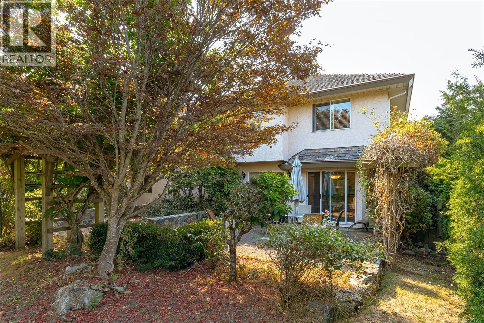  1880 Francisco Terrace, Saanich