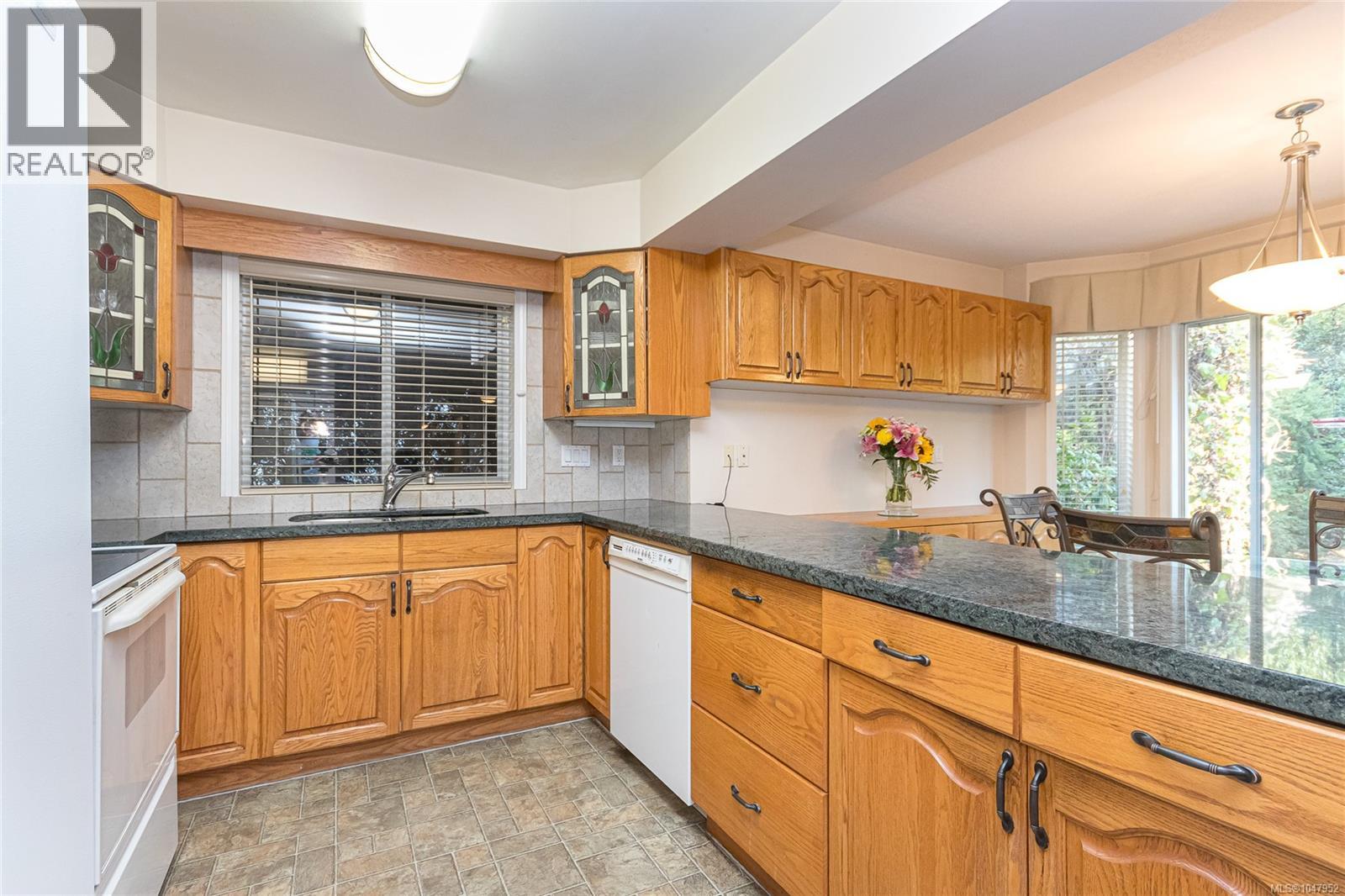  1880 Francisco Terrace, Saanich
