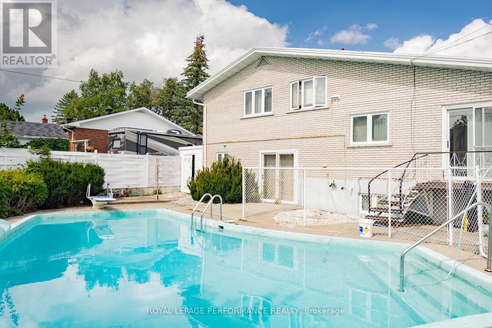 54 VICTORIA STREET W - Image 11