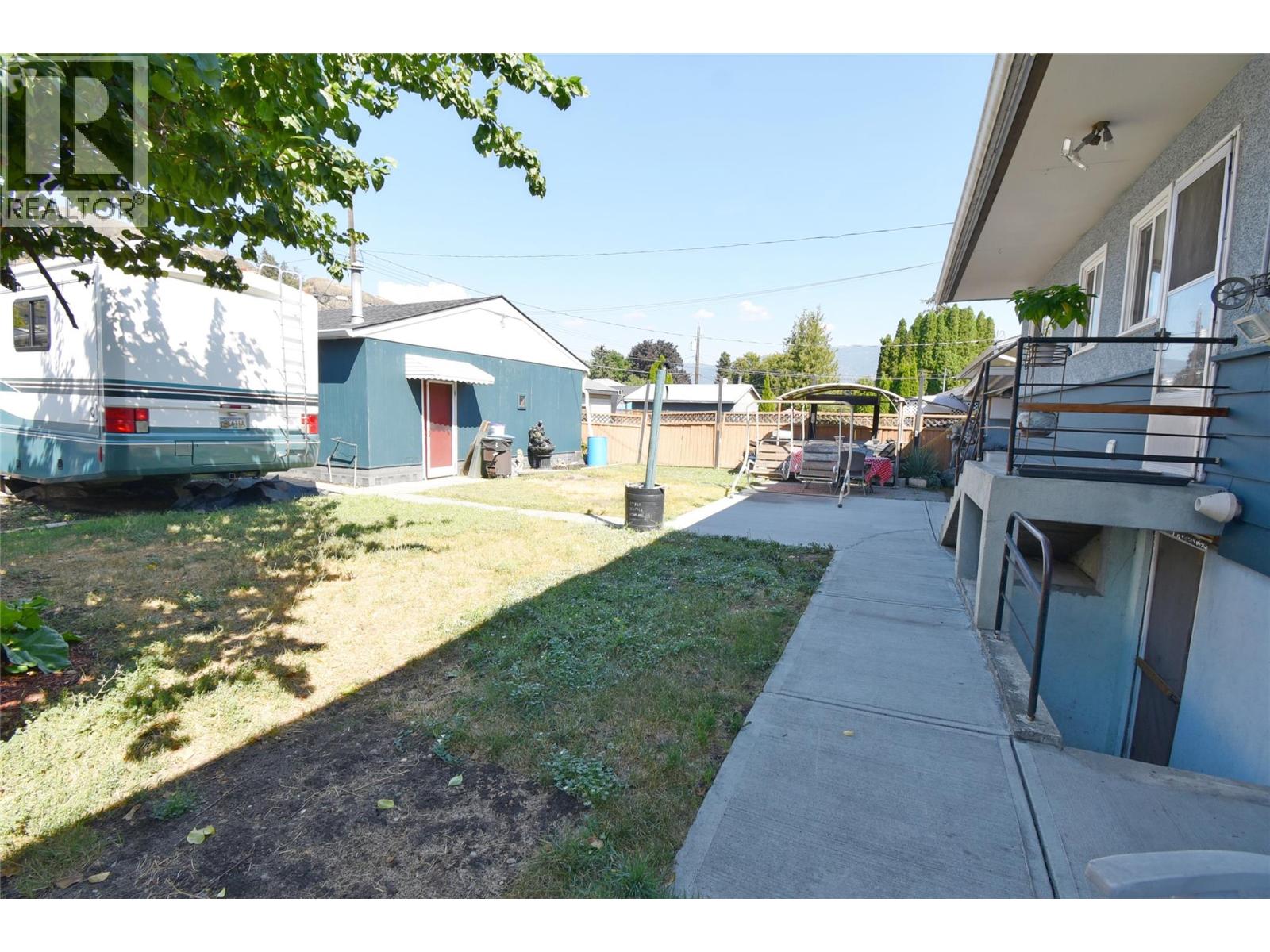 4209 27th Avenue - 76