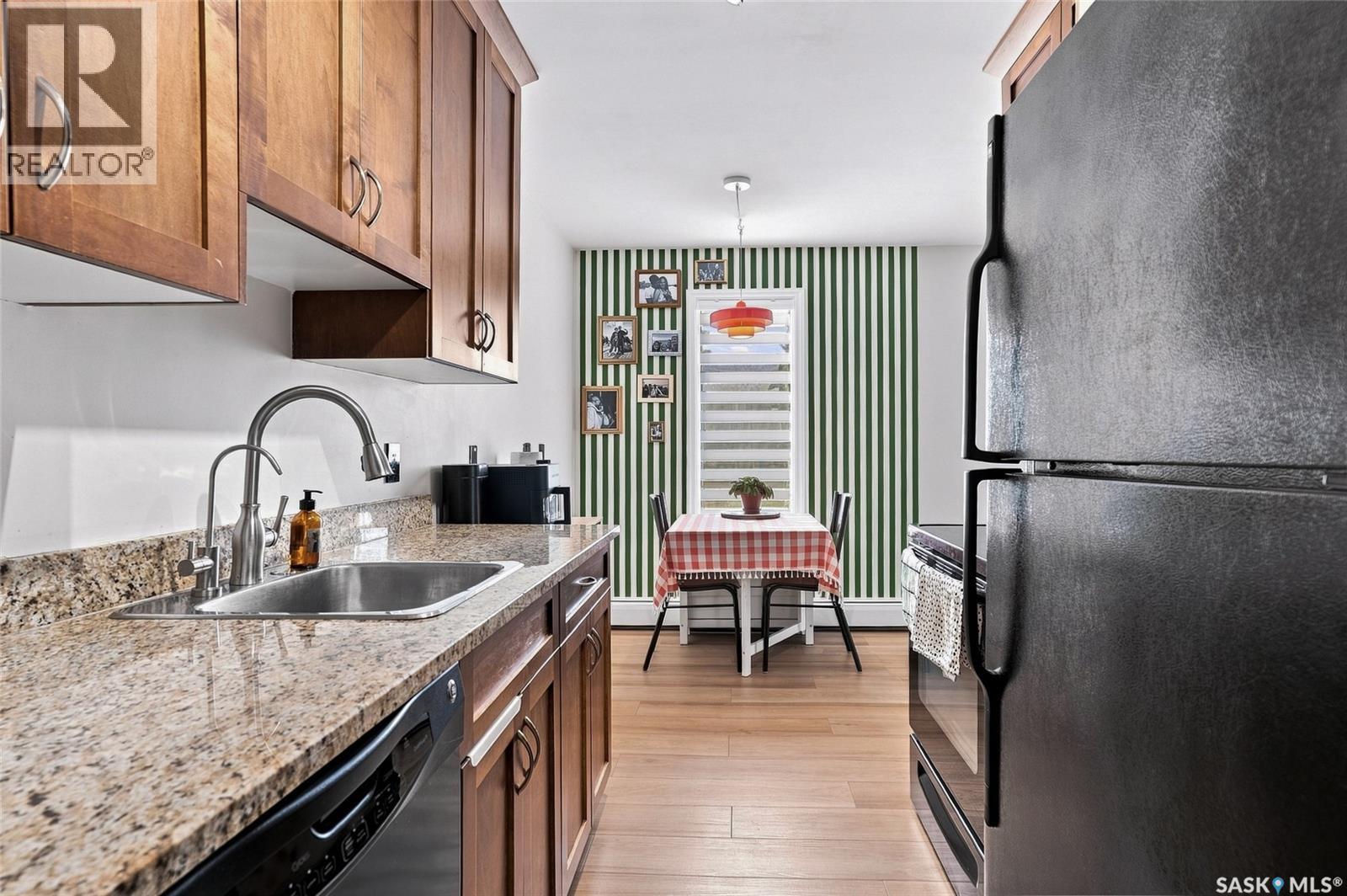 #207 250 Pinehouse PLACE - 3