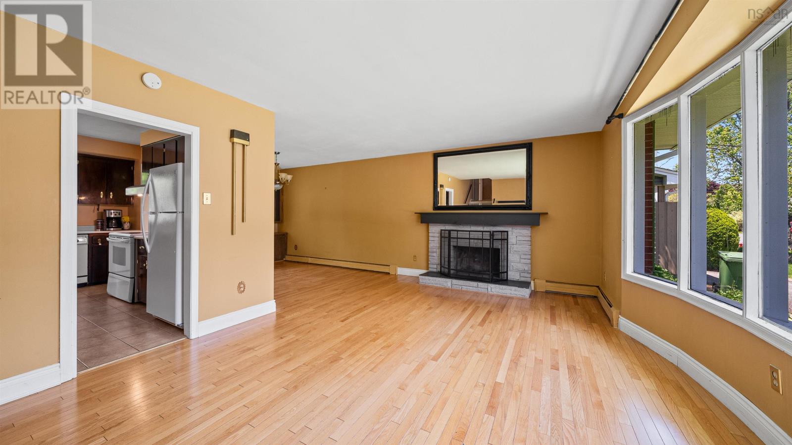Property 8 of 42 of 13 Guy Street
