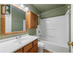 2301 Jingle Pot Rd, Nanaimo, BC V9R6W2 Photo 12