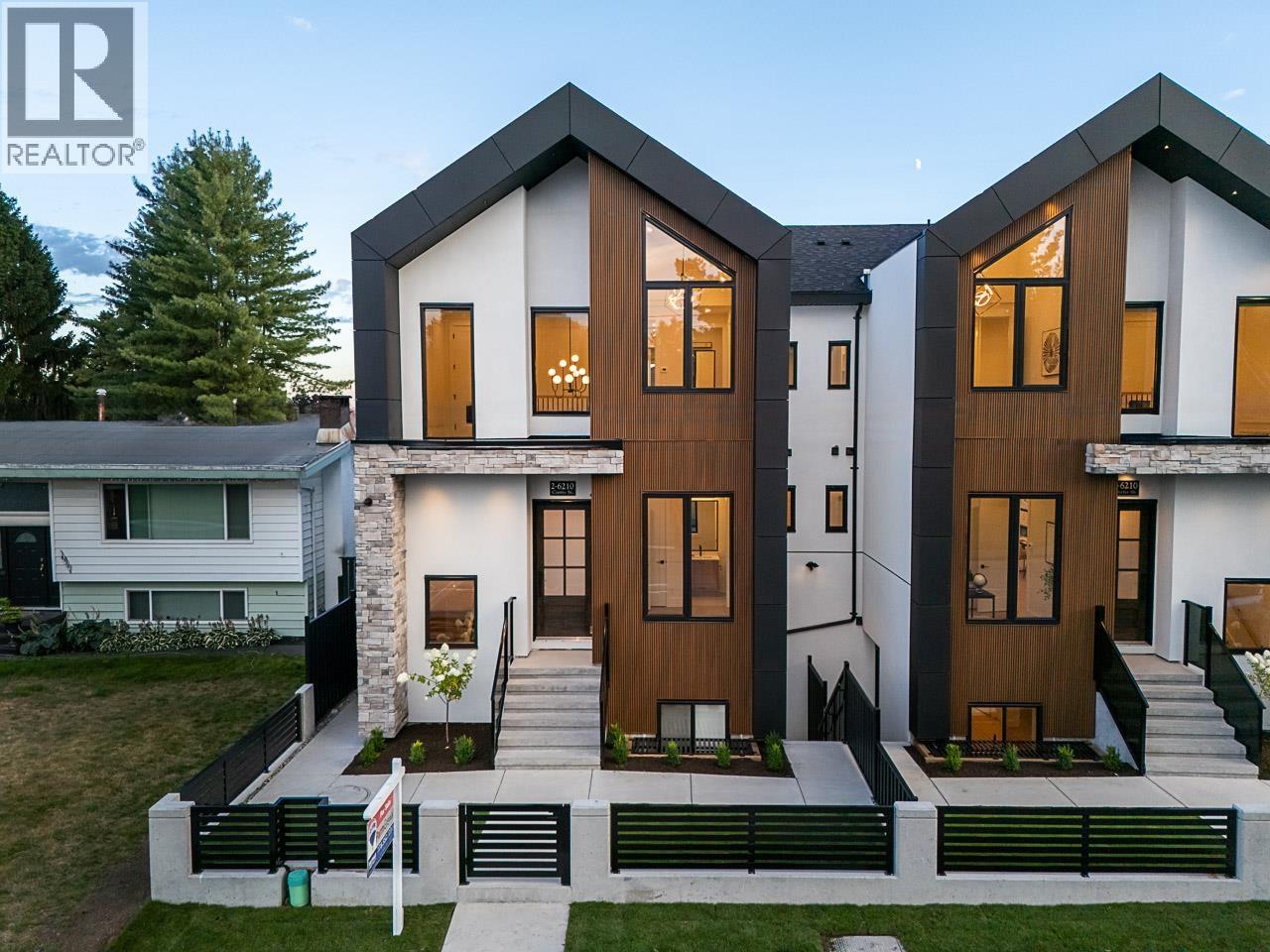 2 6210 CURTIS STREET, Burnaby