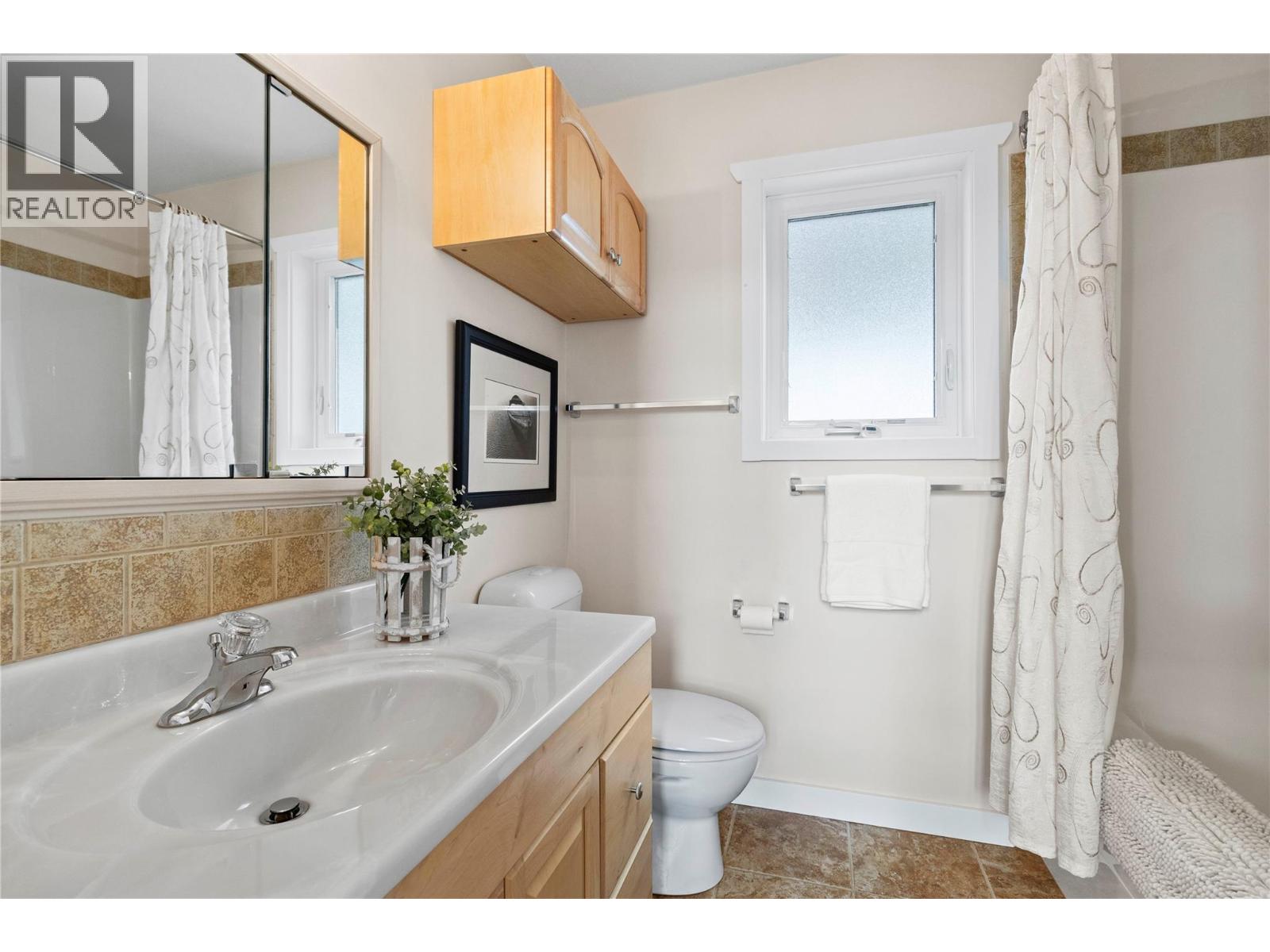 5106 Squilax Anglemont Road - 24