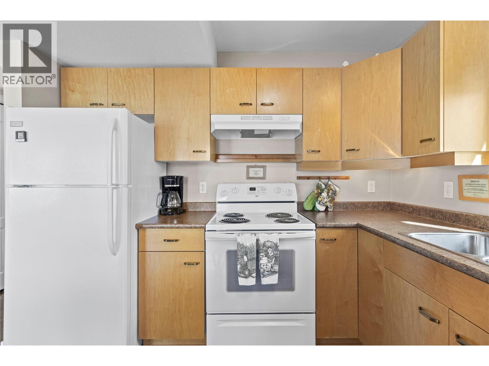 5106 Squilax Anglemont Road - 53