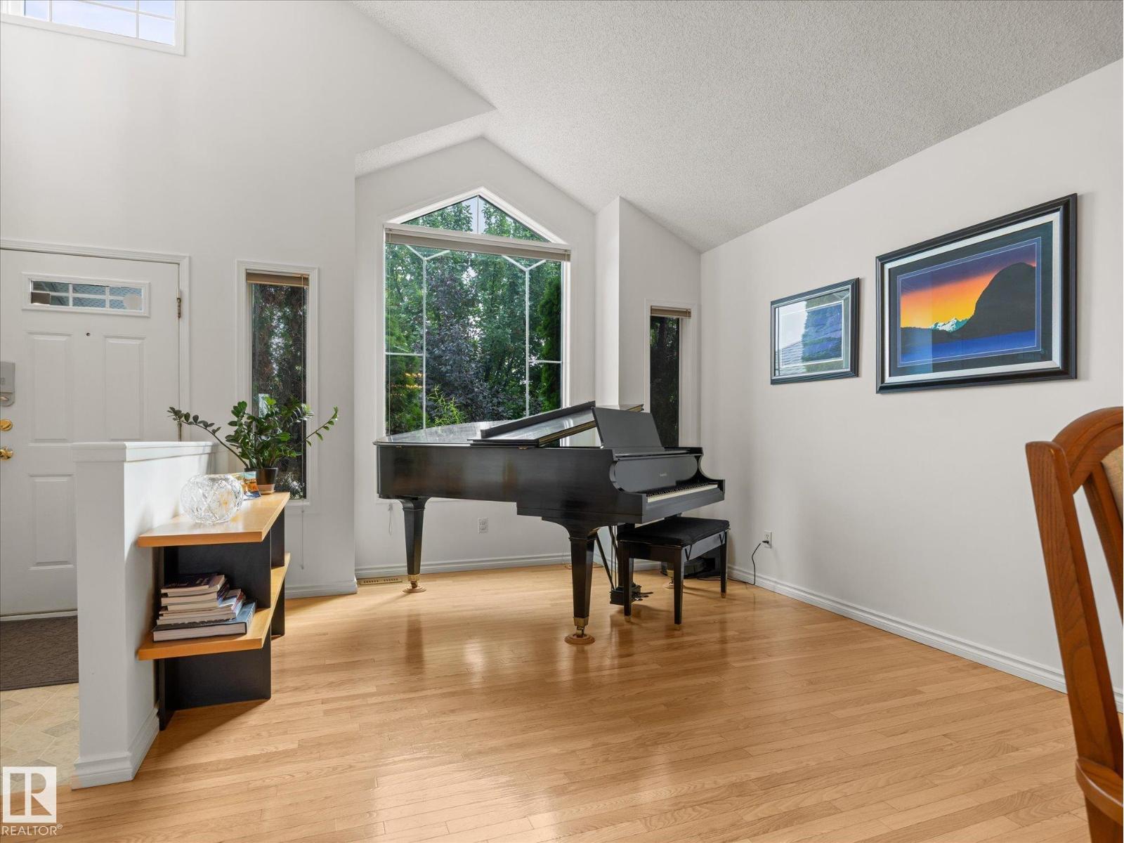 9008 190 ST NW - 8